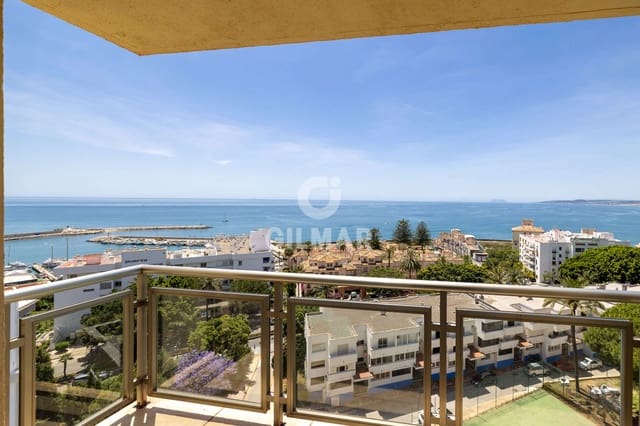 Piso de 3 habitaciones en Puerto de Estepona, Estepona en venta con piscina - 1.050.000 € (Ref: 9855945)