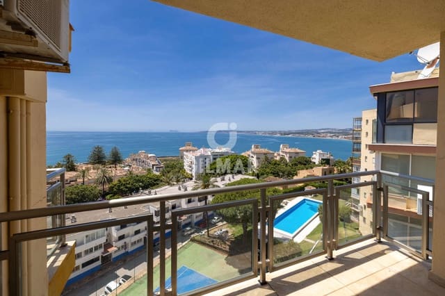 Piso de 3 habitaciones en Puerto de Estepona, Estepona en venta con piscina - 1.050.000 € (Ref: 9855945)