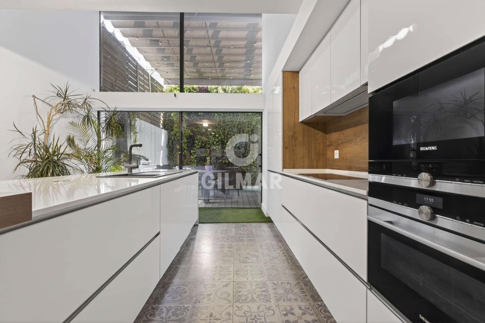 4 soverom Rekkehus til salgs i Sevilla by med svømmebasseng garasje - € 849 000 (Ref: 9858702)