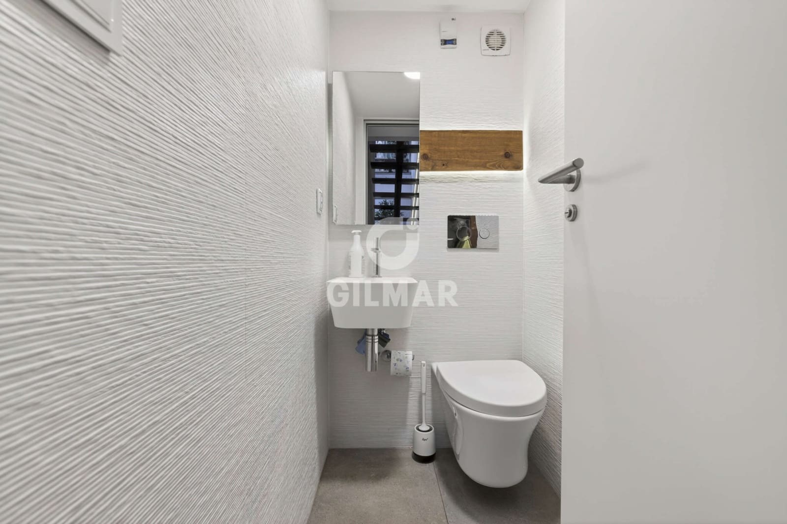 4 soverom Rekkehus til salgs i Sevilla by med svømmebasseng garasje - € 849 000 (Ref: 9858702)