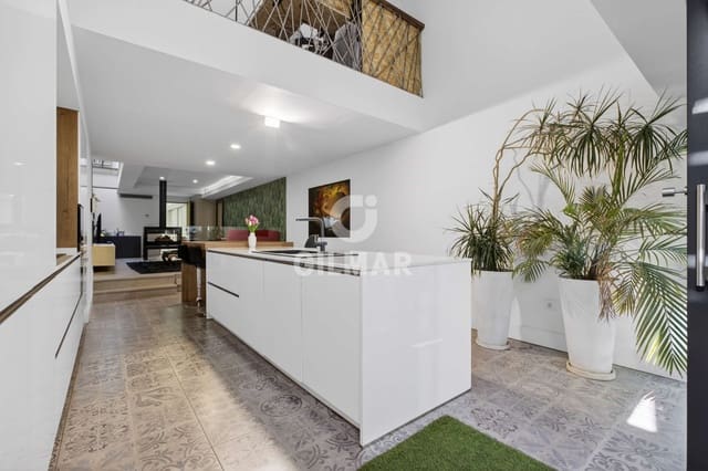 4 soverom Rekkehus til salgs i Ciudad Jardín, Sevilla by med svømmebasseng garasje - € 849 000 (Ref: 9858702)