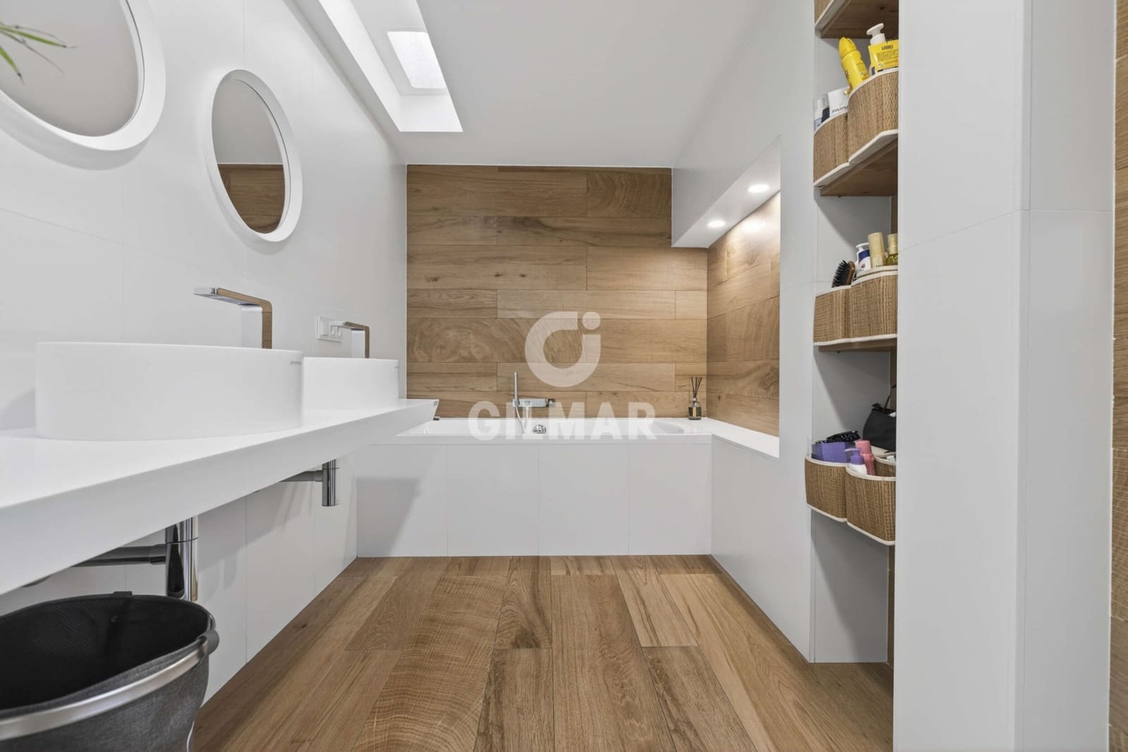 4 soverom Rekkehus til salgs i Sevilla by med svømmebasseng garasje - € 849 000 (Ref: 9858702)
