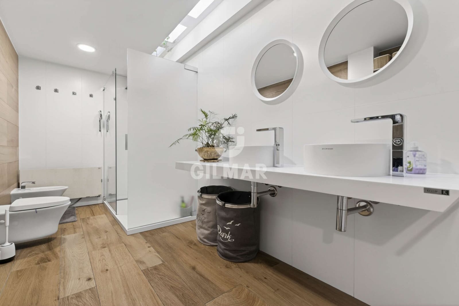 4 soverom Rekkehus til salgs i Sevilla by med svømmebasseng garasje - € 849 000 (Ref: 9858702)