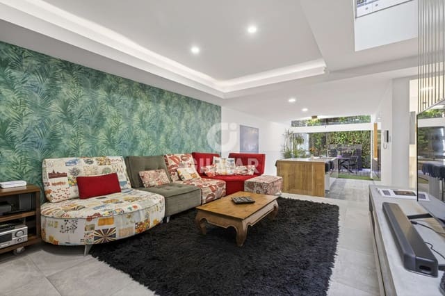 4 soverom Rekkehus til salgs i Ciudad Jardín, Sevilla by med svømmebasseng garasje - € 849 000 (Ref: 9858702)