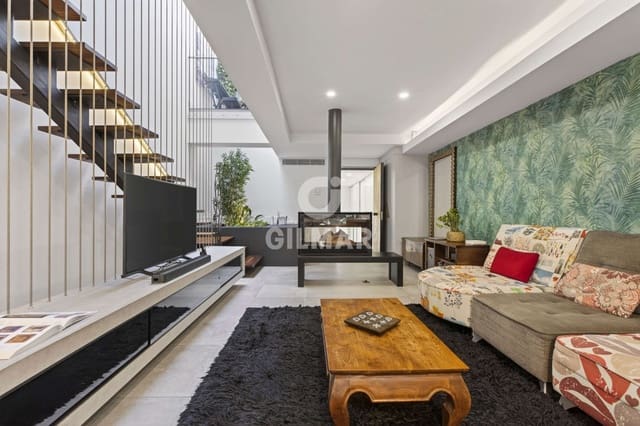 4 soverom Rekkehus til salgs i Ciudad Jardín, Sevilla by med svømmebasseng garasje - € 849 000 (Ref: 9858702)