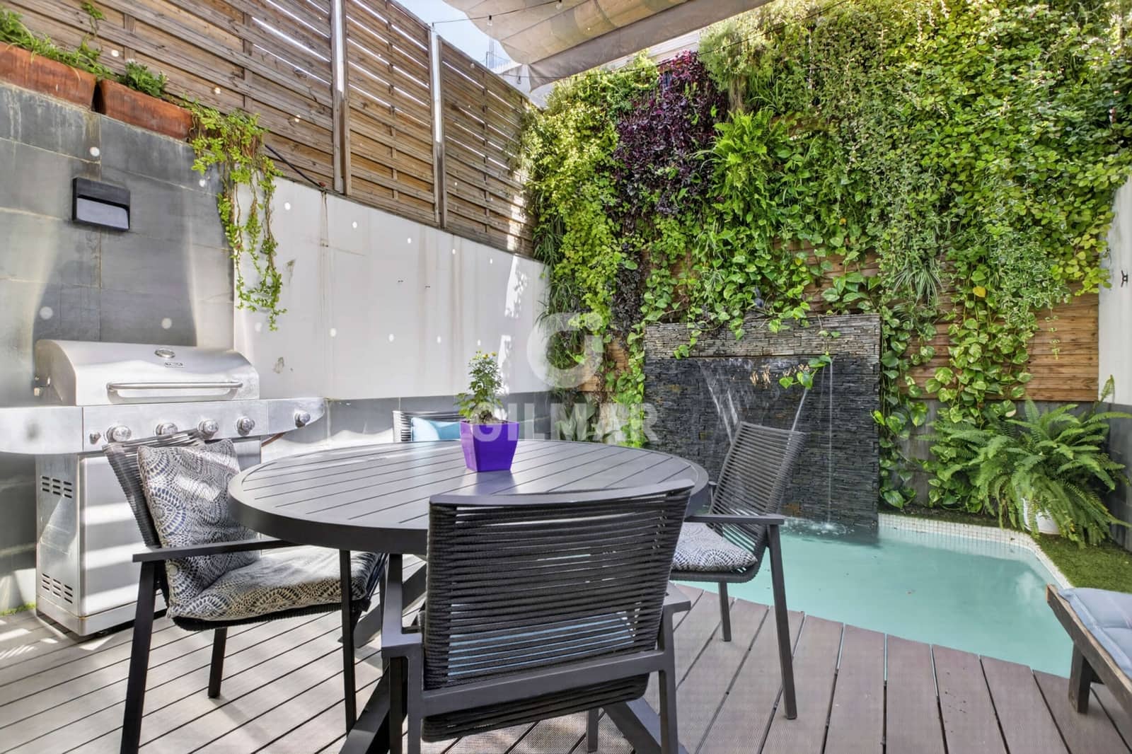 4 soverom Rekkehus til salgs i Sevilla by med svømmebasseng garasje - € 849 000 (Ref: 9858702)