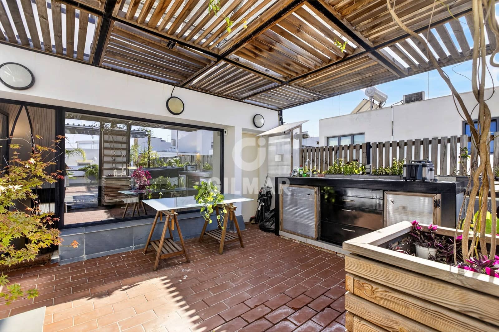 4 soverom Rekkehus til salgs i Sevilla by med svømmebasseng garasje - € 849 000 (Ref: 9858702)
