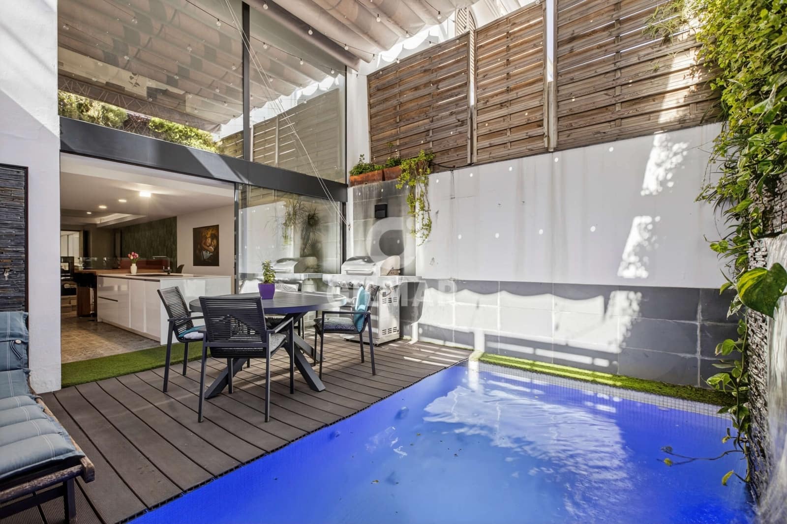 4 soverom Rekkehus til salgs i Sevilla by med svømmebasseng garasje - € 849 000 (Ref: 9858702)