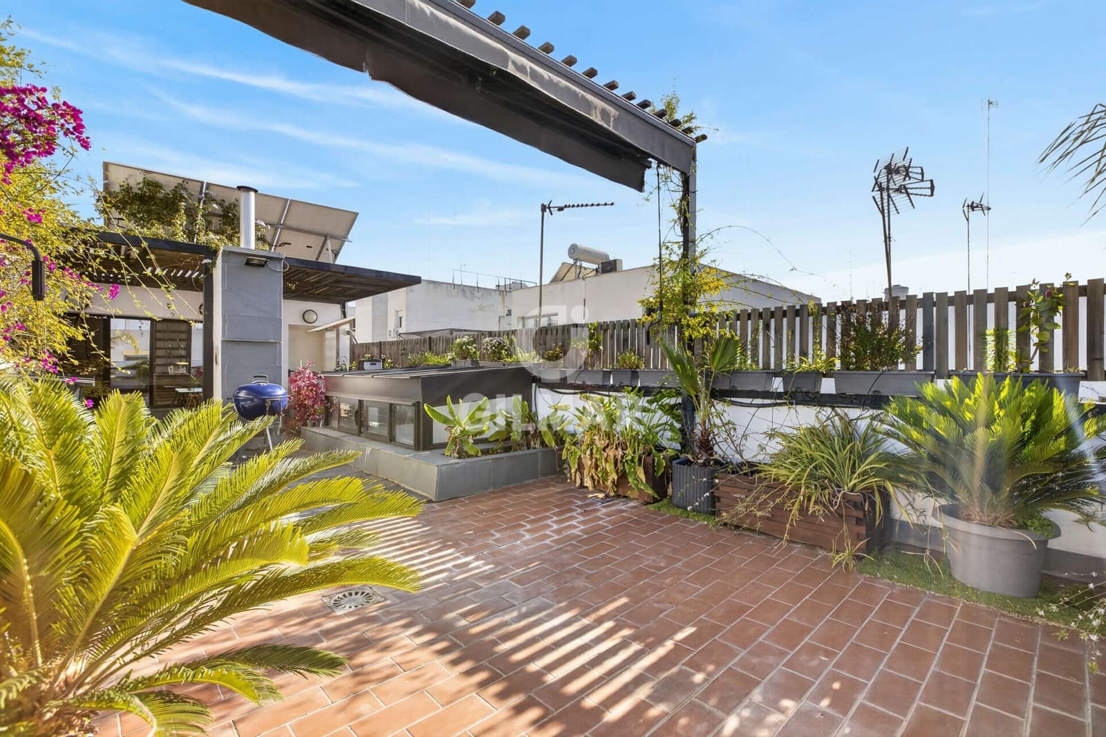 4 soverom Rekkehus til salgs i Sevilla by med svømmebasseng garasje - € 849 000 (Ref: 9858702)