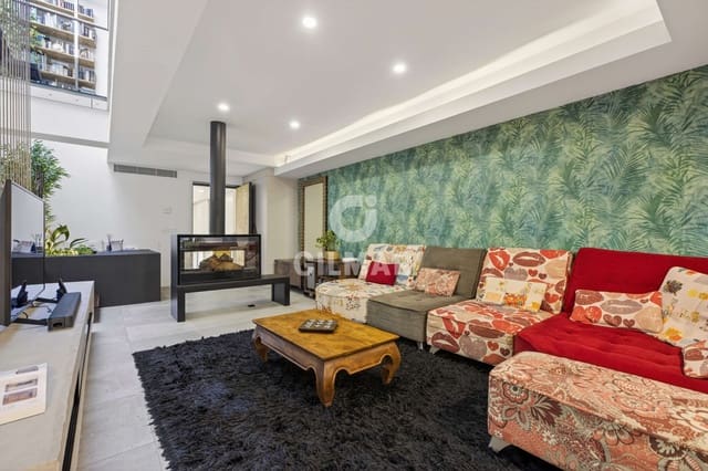 4 soverom Rekkehus til salgs i Ciudad Jardín, Sevilla by med svømmebasseng garasje - € 849 000 (Ref: 9858702)