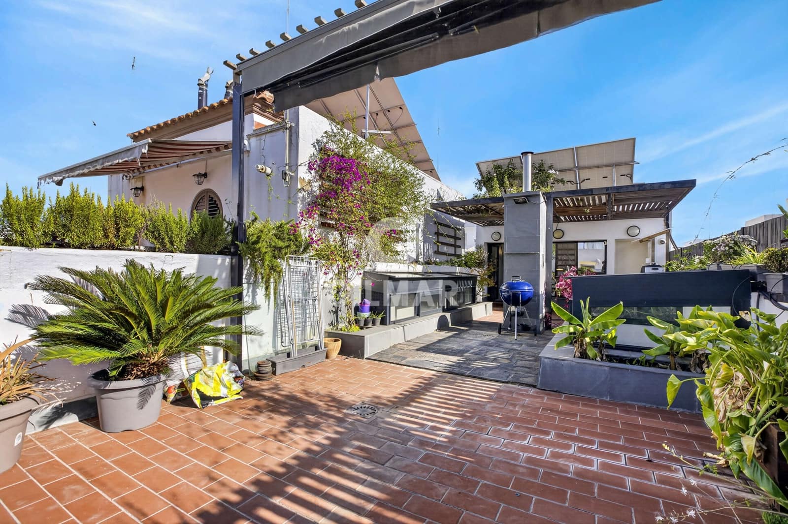 4 soverom Rekkehus til salgs i Sevilla by med svømmebasseng garasje - € 849 000 (Ref: 9858702)