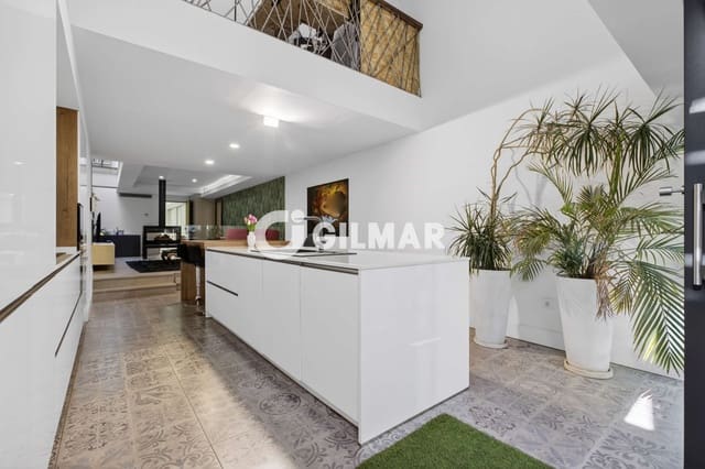 4 bedroom Terraced Villa for sale in Ciudad Jardín, Seville city with pool garage - € 790,000 (Ref: 9858702)