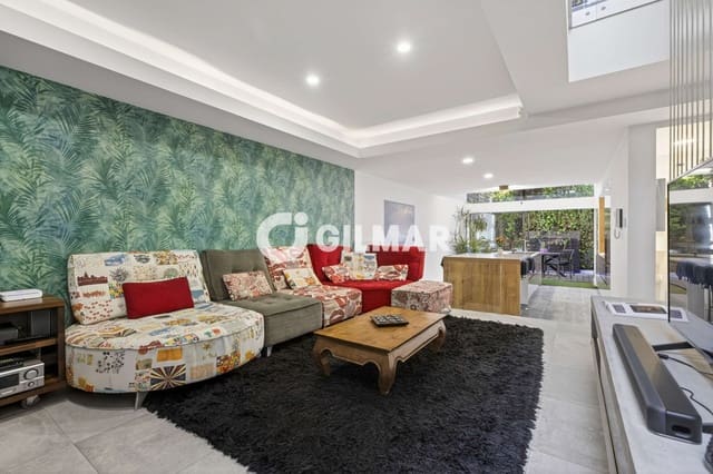4 bedroom Terraced Villa for sale in Ciudad Jardín, Seville city with pool garage - € 790,000 (Ref: 9858702)