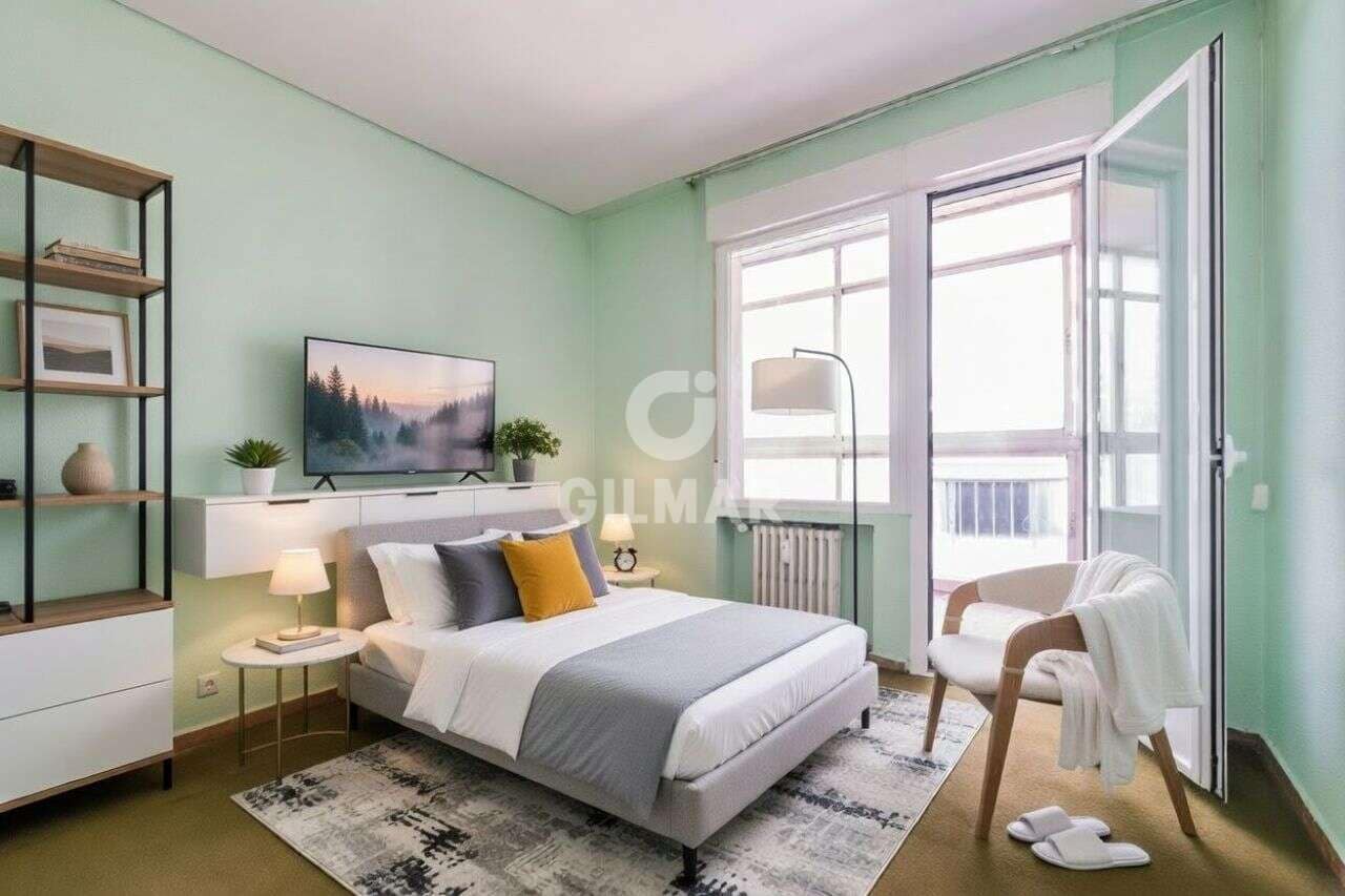 4 bedroom Flat for sale in Madrid city with garage - € 1,475,000 (Ref: 9858955)