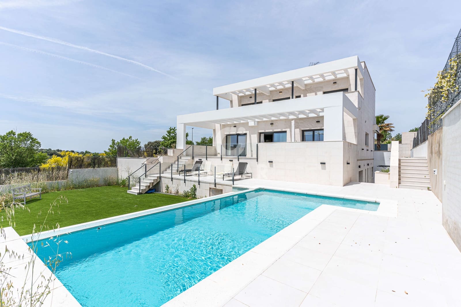 5 bedroom Villa for sale in Majadahonda with pool garage - € 1,799,500 (Ref: 9865954)