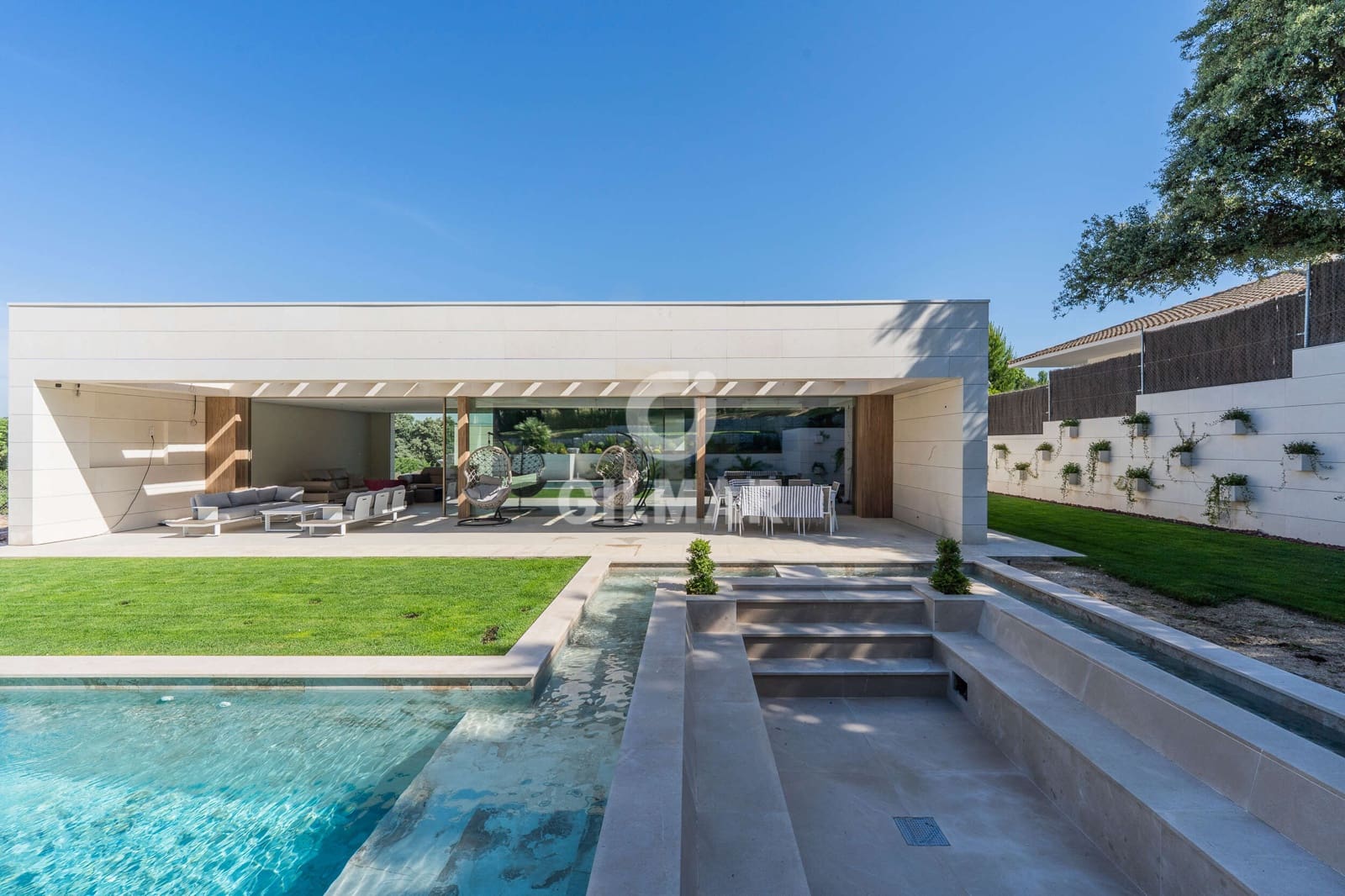 6 bedroom Villa for sale in Algete with pool garage - € 3,125,000 (Ref: 9866324)