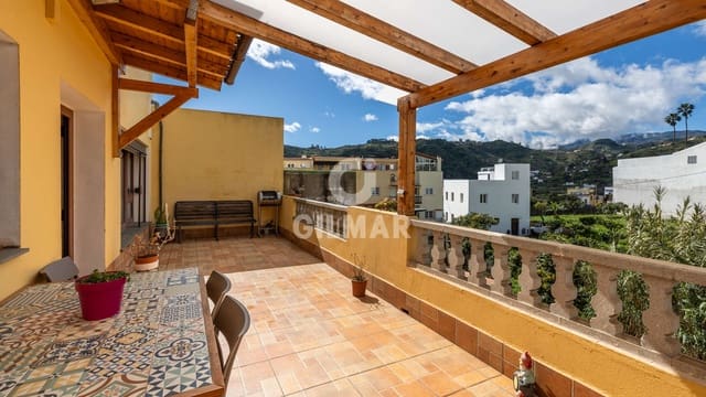Adosado de 4 habitaciones en Teror en venta con garaje - 350.000 € (Ref: 9872286)