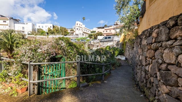 Adosado de 4 habitaciones en Teror en venta con garaje - 350.000 € (Ref: 9872286)