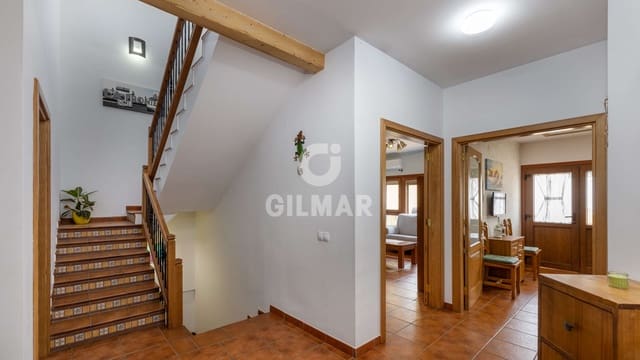 Adosado de 4 habitaciones en Teror en venta con garaje - 350.000 € (Ref: 9872286)