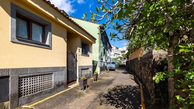 Adosado de 4 habitaciones en Teror en venta con garaje - 350.000 € (Ref: 9872286)