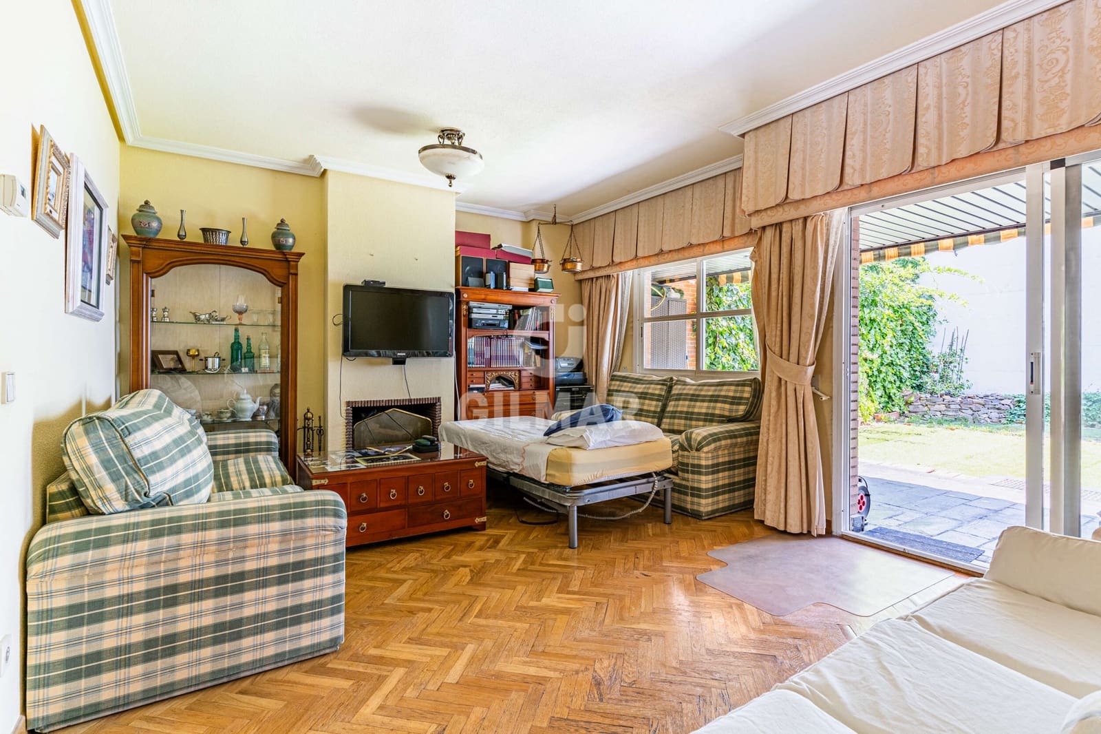 4 bedroom Terraced Villa for sale in Madrid city with garage - € 1,315,000 (Ref: 9874235)