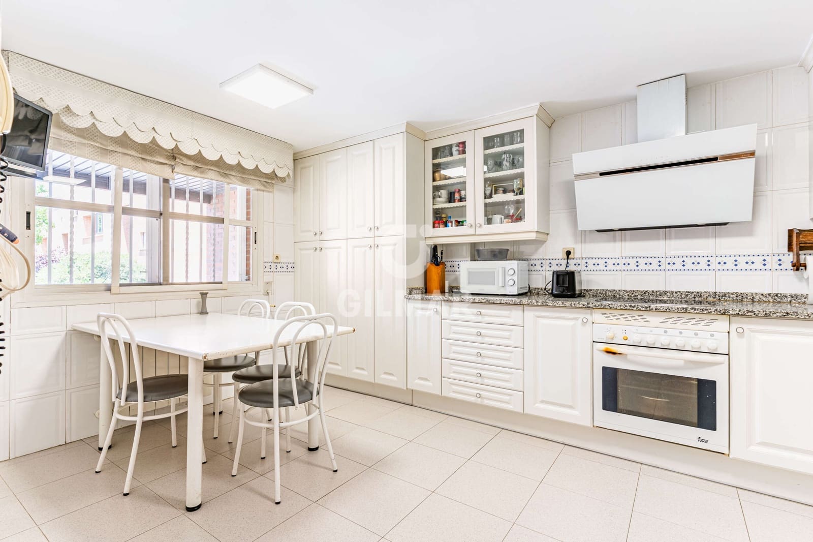 4 bedroom Terraced Villa for sale in Madrid city with garage - € 1,315,000 (Ref: 9874235)
