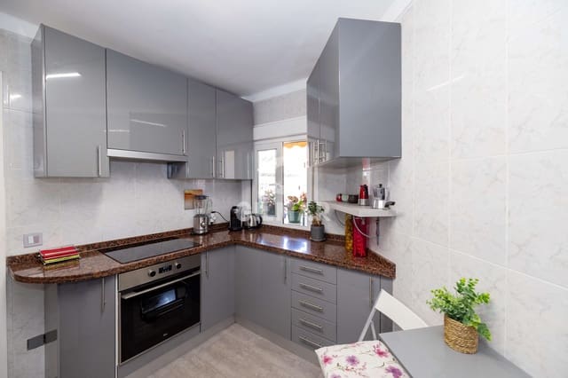 3 makuuhuone Asunto myytävänä paikassa Playa Bajadilla - Puertos, Marbella - 455 000 € (Ref: 9879896)