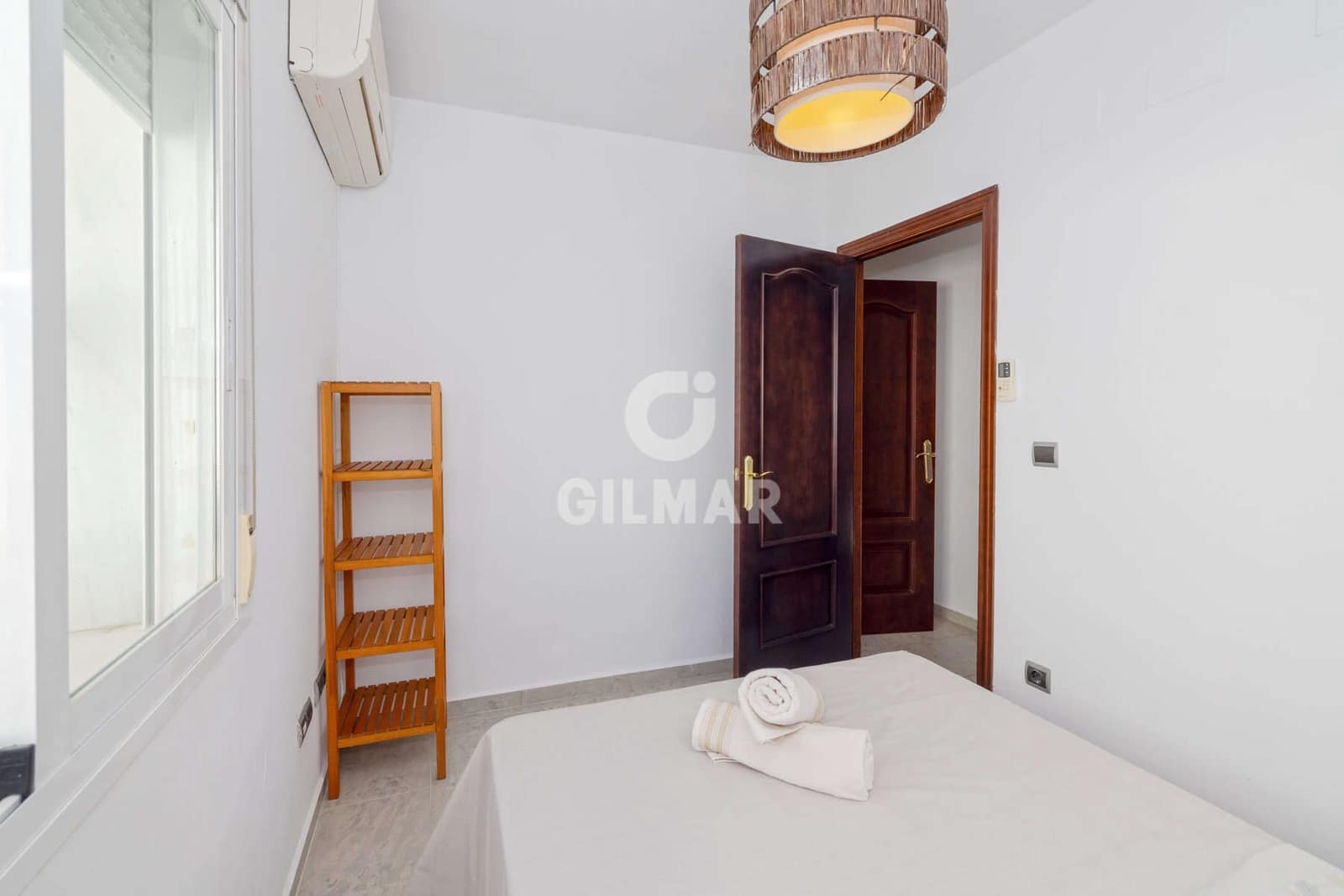 4 sypialnia Willa na sprzedaż w Estepona z basenem garażem - 1 000 000 € (Ref: 9885176)