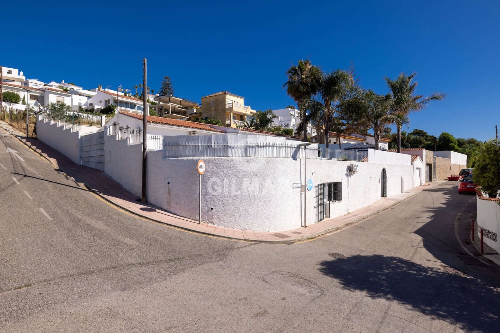 4 sypialnia Willa na sprzedaż w Estepona z basenem garażem - 1 000 000 € (Ref: 9885176)