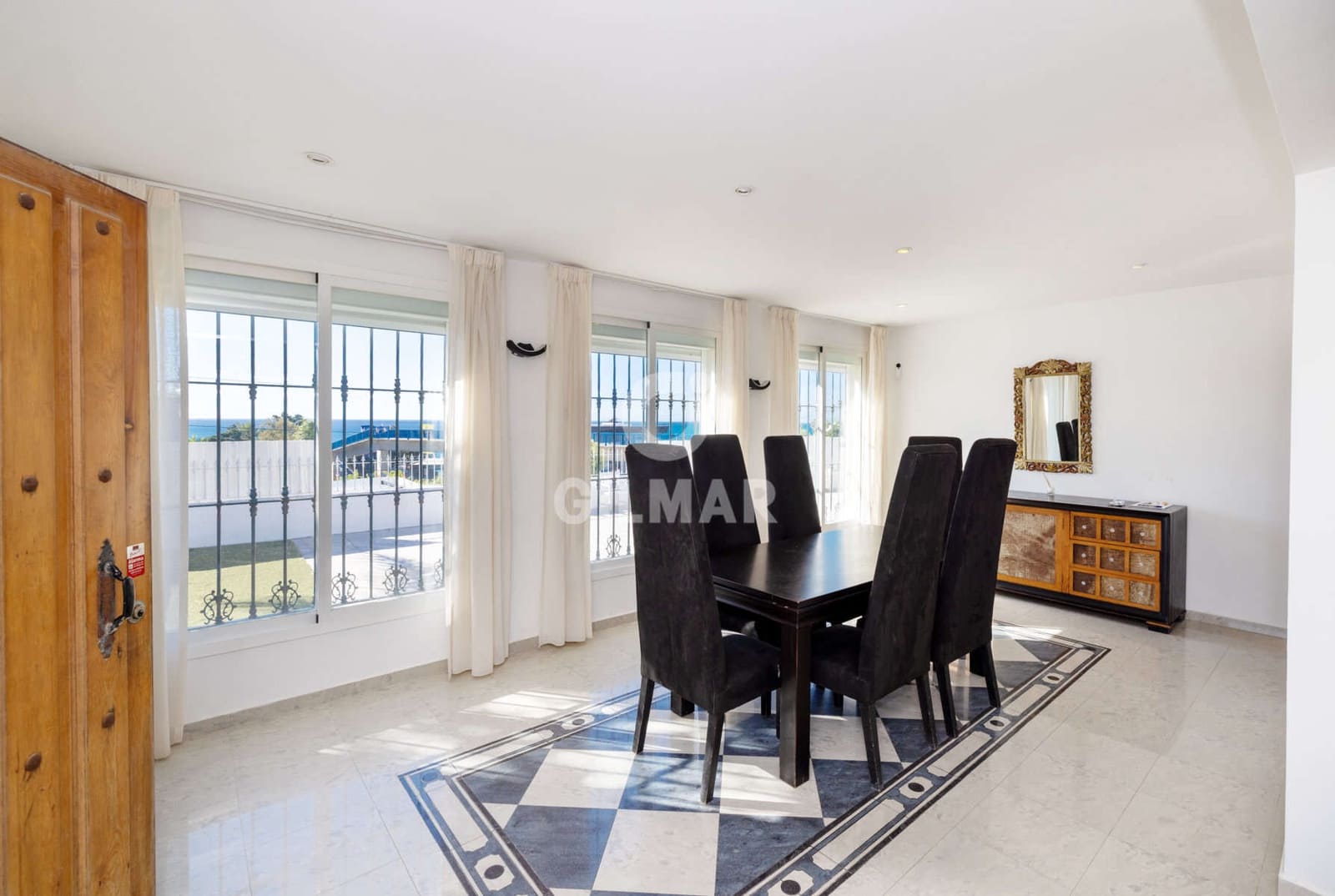 4 sypialnia Willa na sprzedaż w Estepona z basenem garażem - 1 000 000 € (Ref: 9885176)