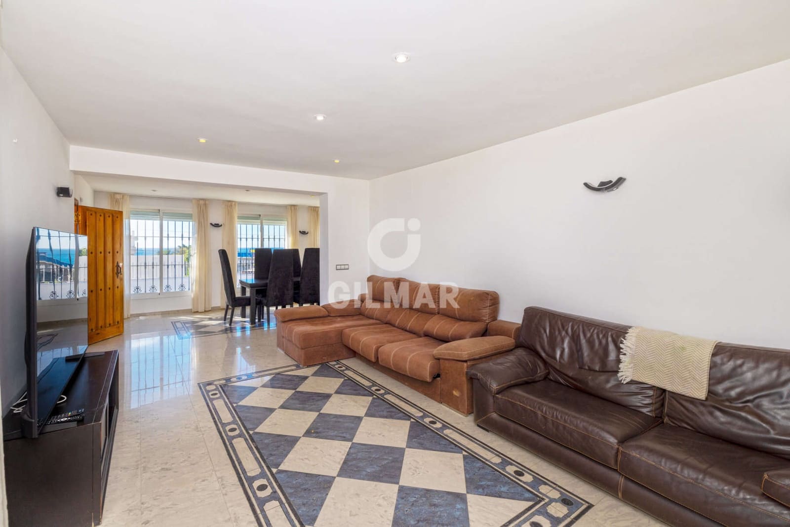 4 sypialnia Willa na sprzedaż w Estepona z basenem garażem - 1 000 000 € (Ref: 9885176)