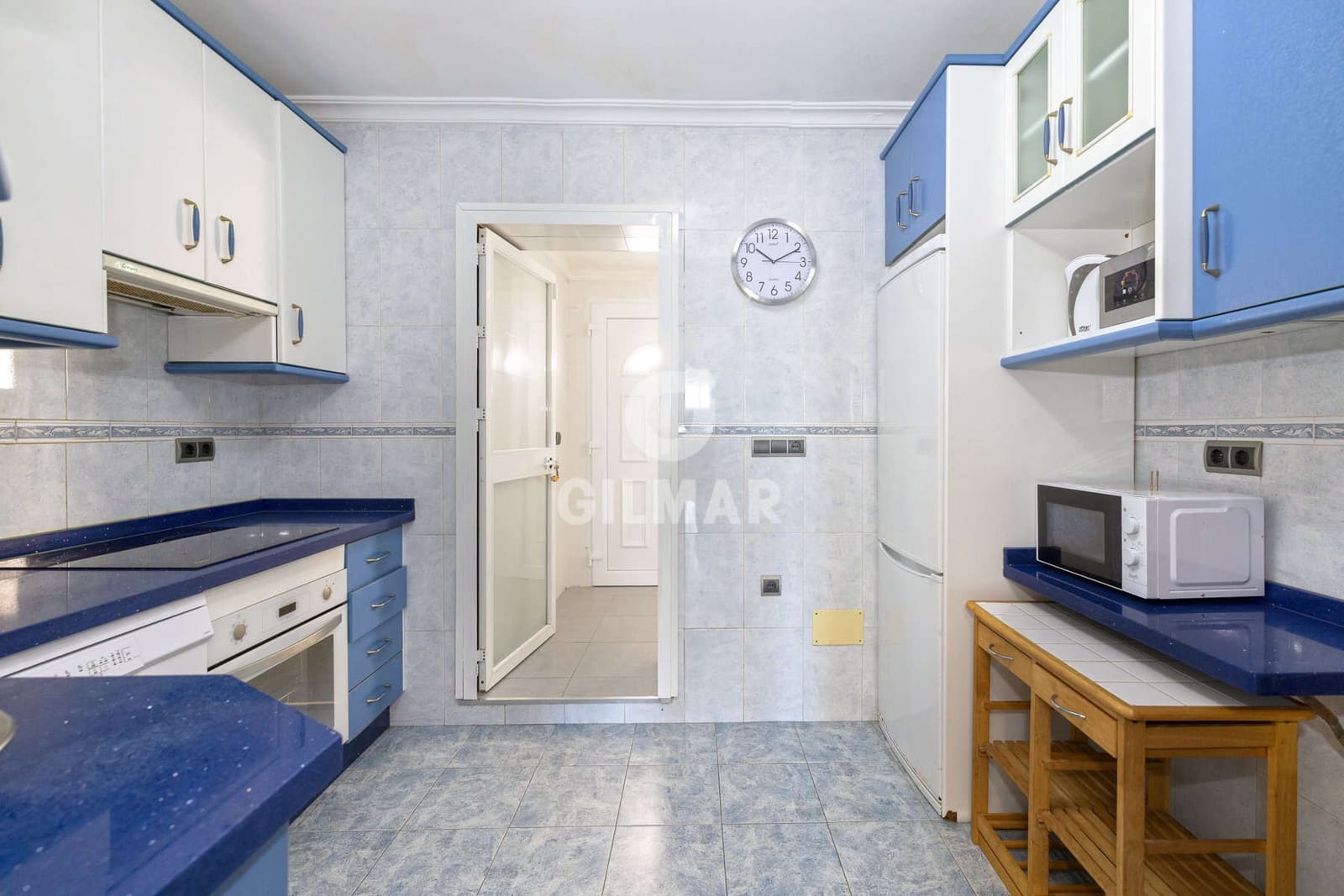 4 sypialnia Willa na sprzedaż w Estepona z basenem garażem - 1 000 000 € (Ref: 9885176)