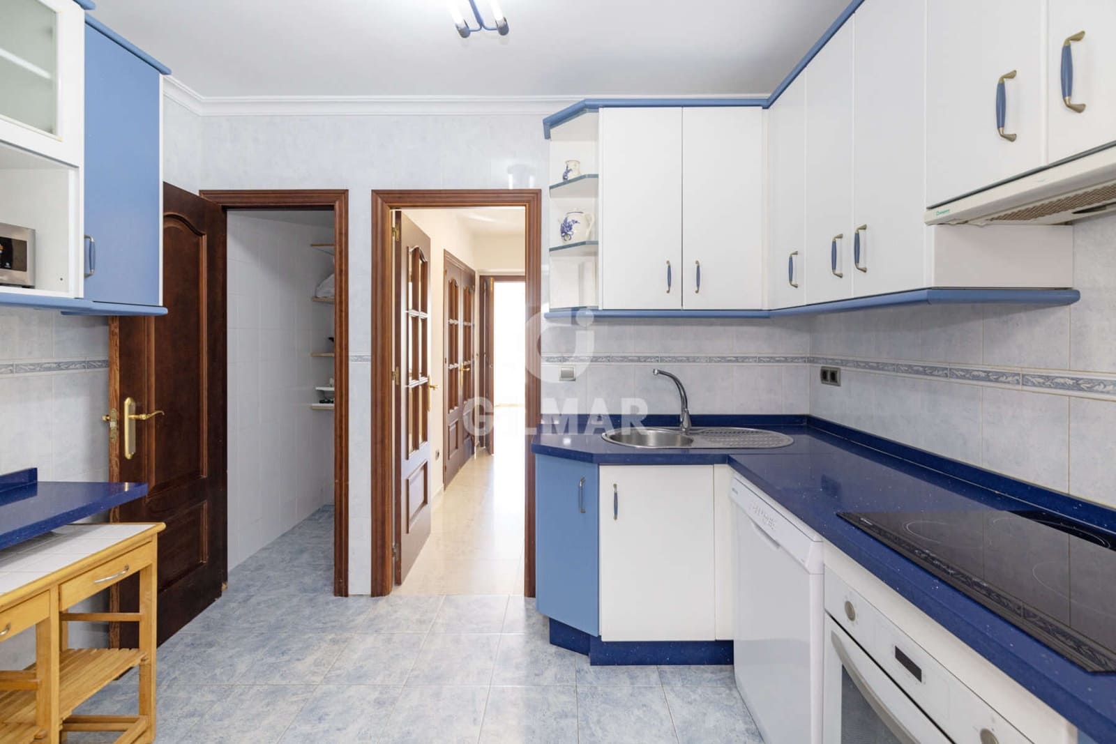 4 sypialnia Willa na sprzedaż w Estepona z basenem garażem - 1 000 000 € (Ref: 9885176)