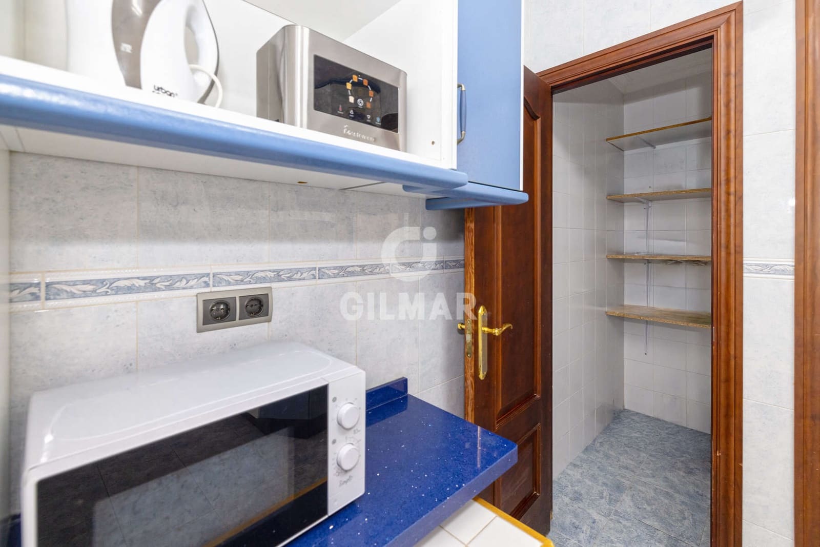 4 sypialnia Willa na sprzedaż w Estepona z basenem garażem - 1 000 000 € (Ref: 9885176)