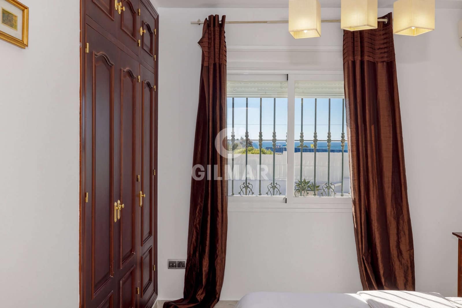 4 sypialnia Willa na sprzedaż w Estepona z basenem garażem - 1 000 000 € (Ref: 9885176)