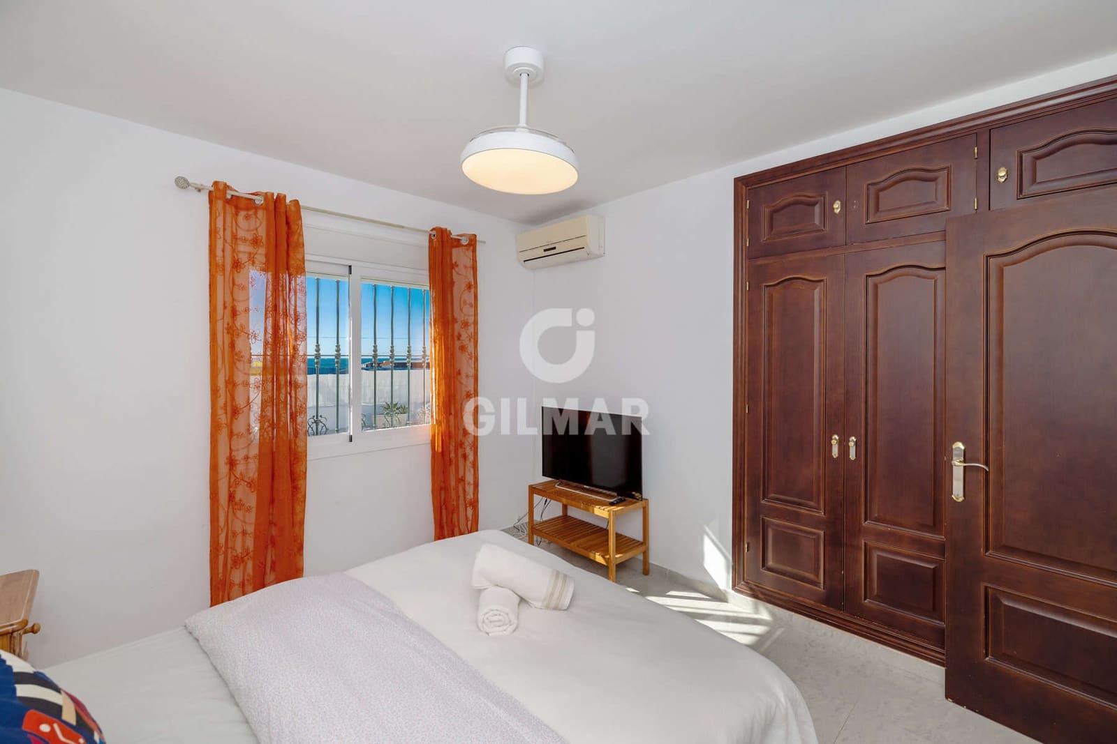 4 sypialnia Willa na sprzedaż w Estepona z basenem garażem - 1 000 000 € (Ref: 9885176)