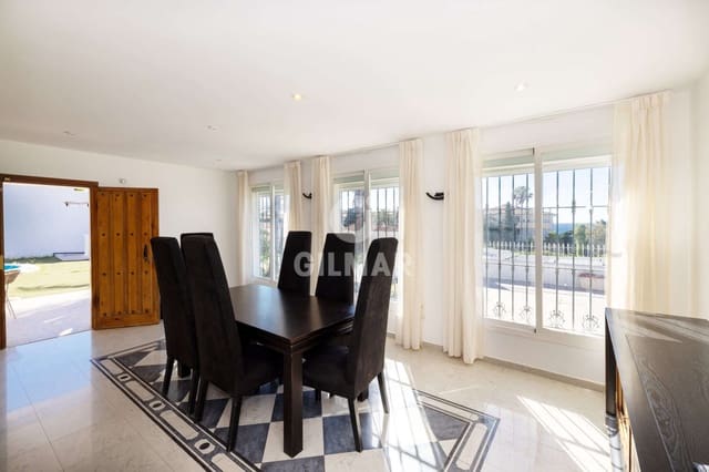 4 sypialnia Willa na sprzedaż w Estepona Golf, Estepona z basenem garażem - 1 000 000 € (Ref: 9885176)