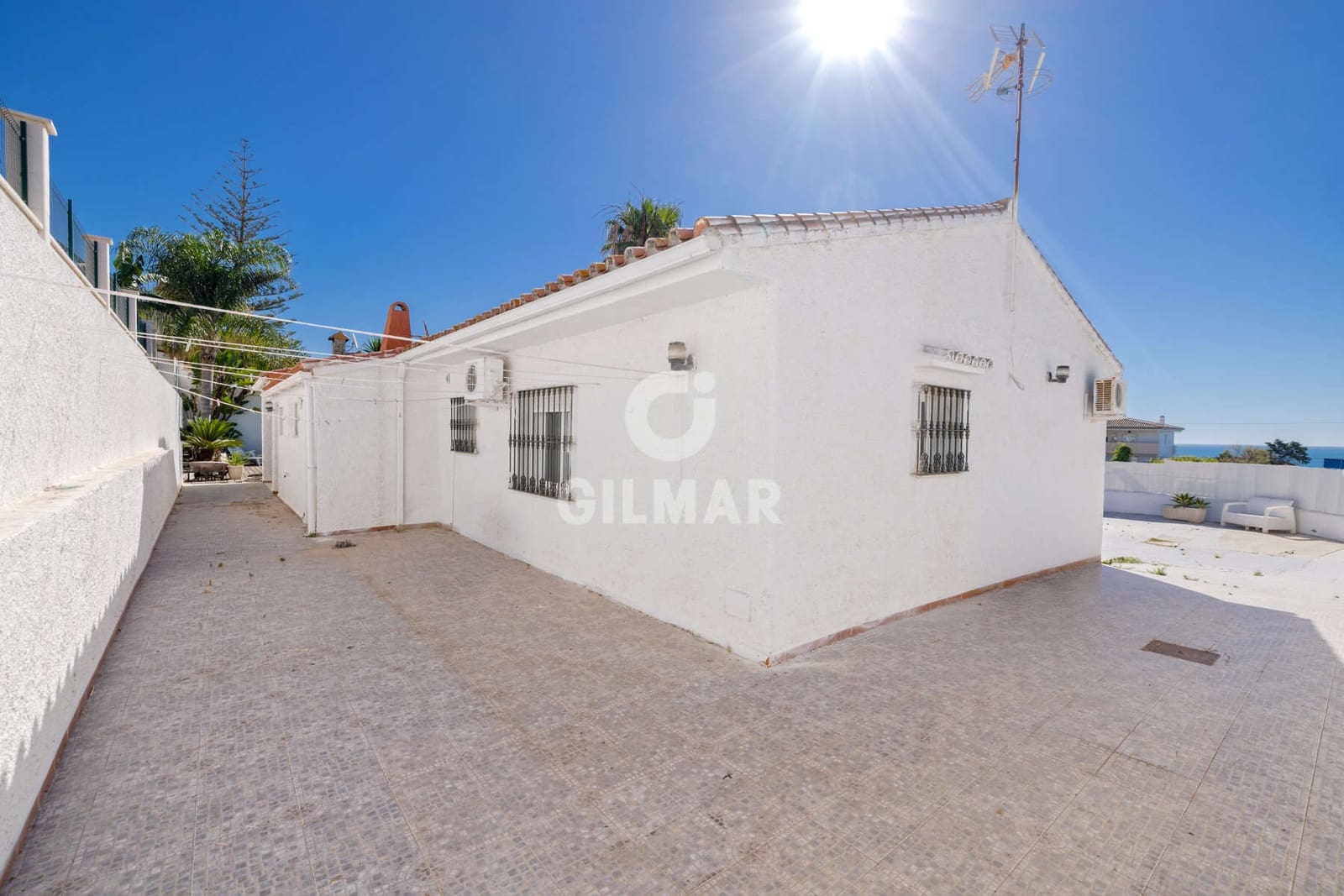4 sypialnia Willa na sprzedaż w Estepona z basenem garażem - 1 000 000 € (Ref: 9885176)