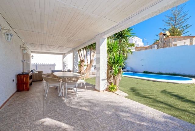 4 sypialnia Willa na sprzedaż w Estepona Golf, Estepona z basenem garażem - 1 000 000 € (Ref: 9885176)