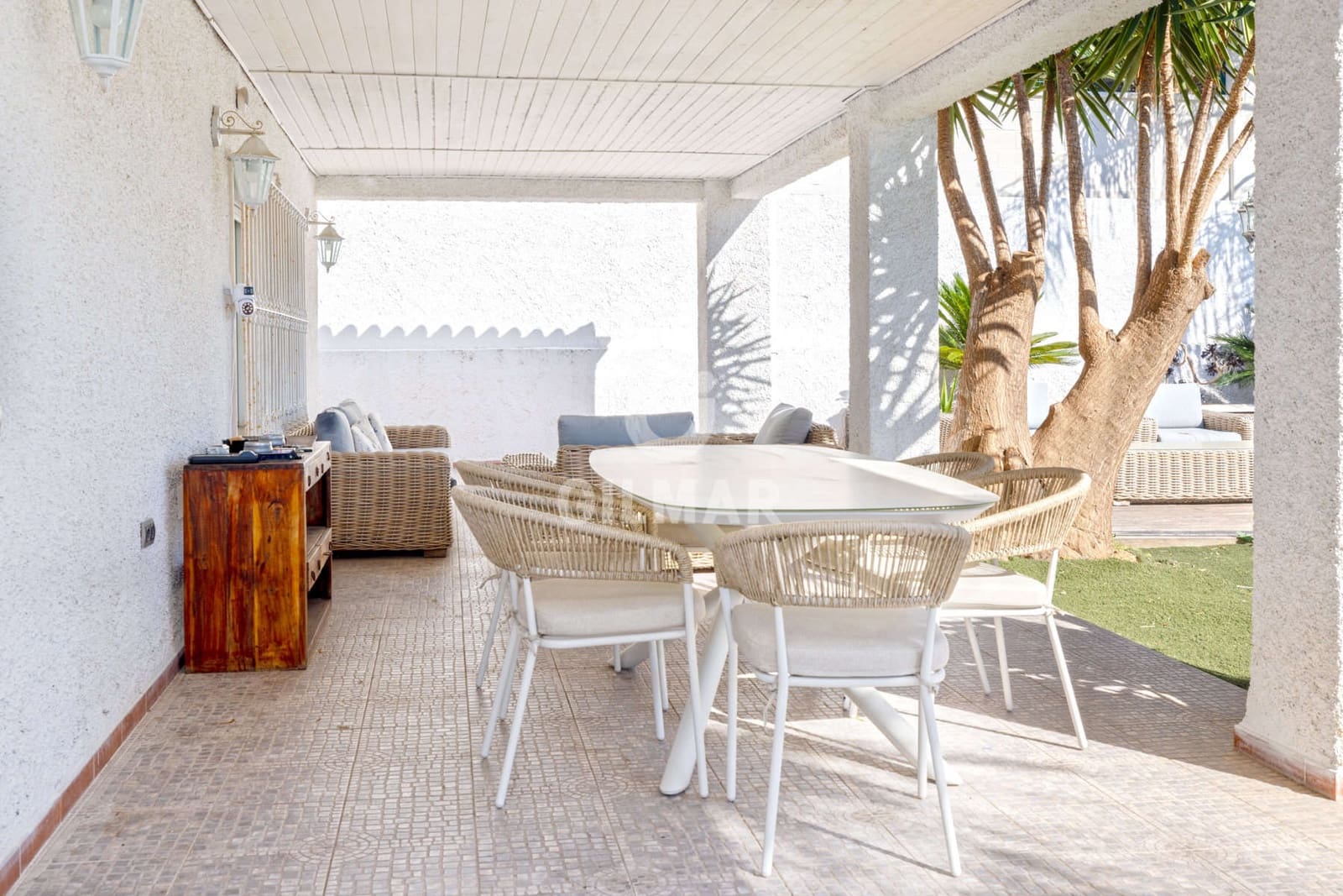 4 sypialnia Willa na sprzedaż w Estepona z basenem garażem - 1 000 000 € (Ref: 9885176)
