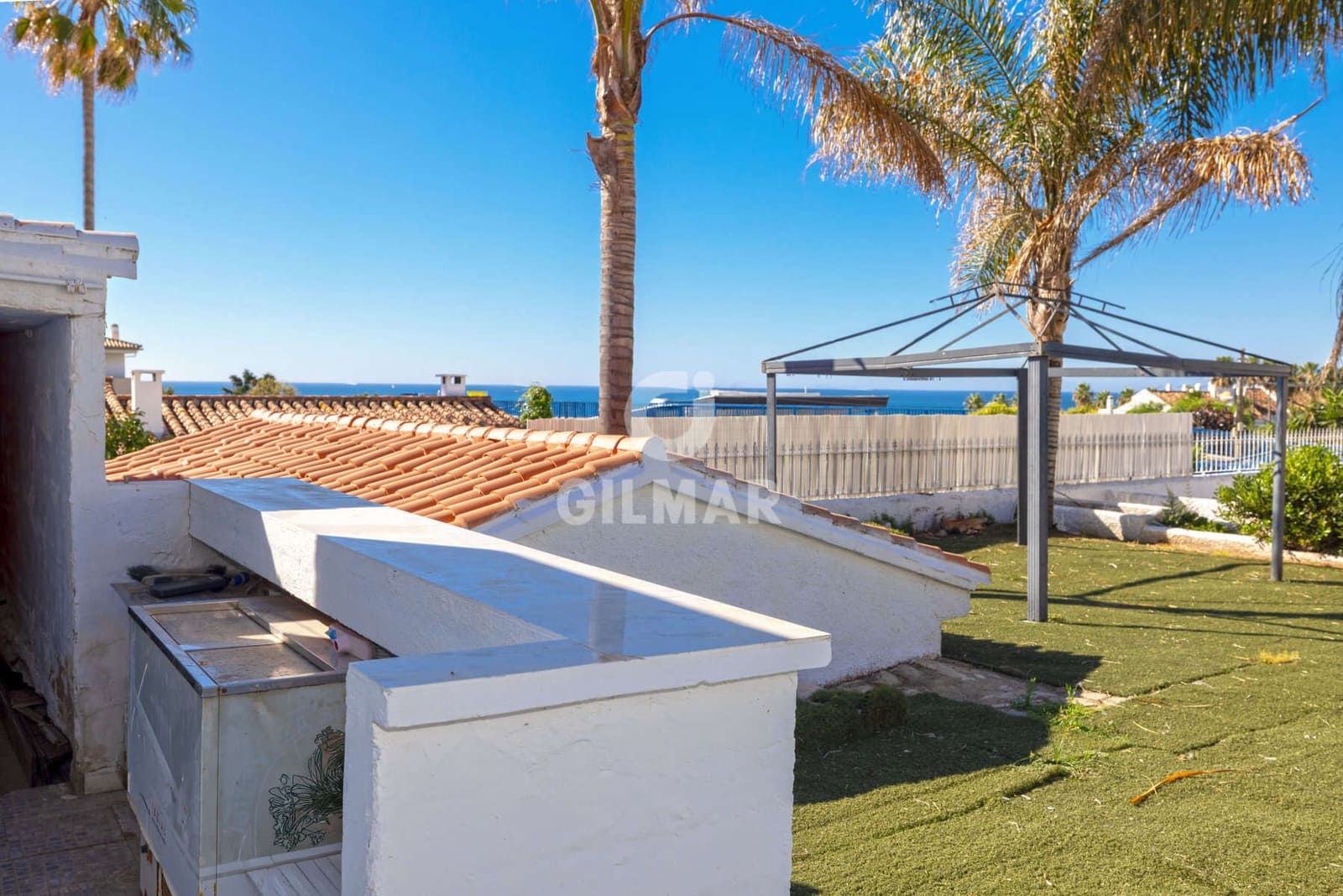 4 sypialnia Willa na sprzedaż w Estepona z basenem garażem - 1 000 000 € (Ref: 9885176)