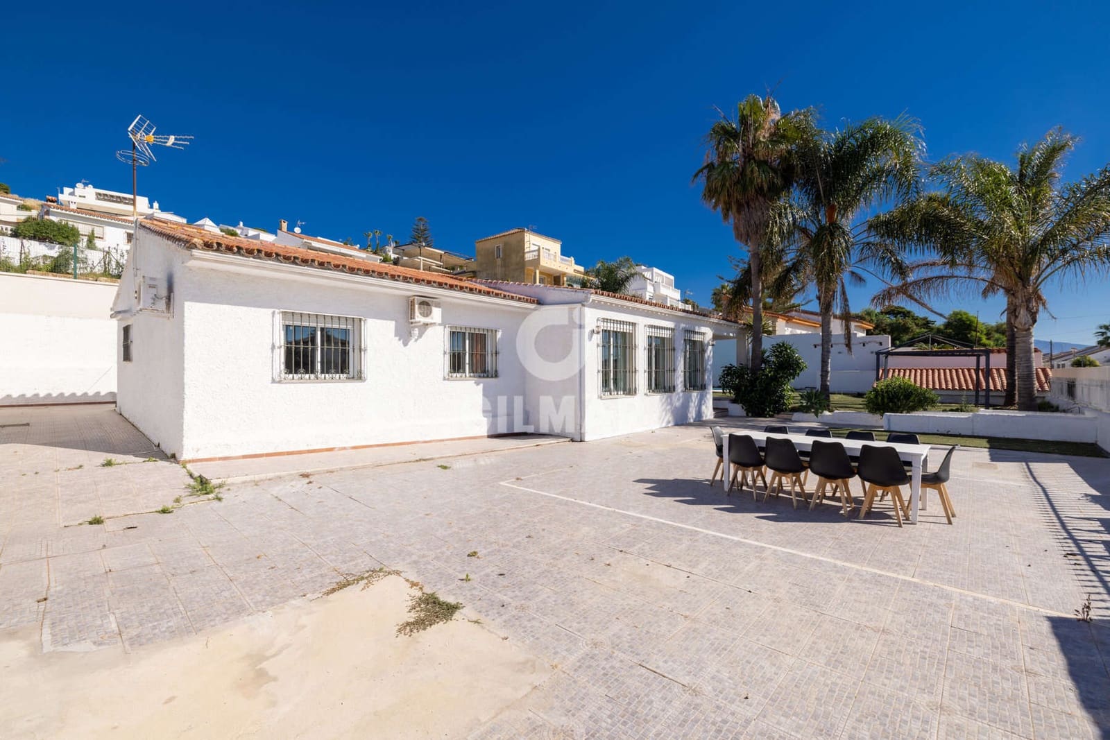 4 sypialnia Willa na sprzedaż w Estepona z basenem garażem - 1 000 000 € (Ref: 9885176)