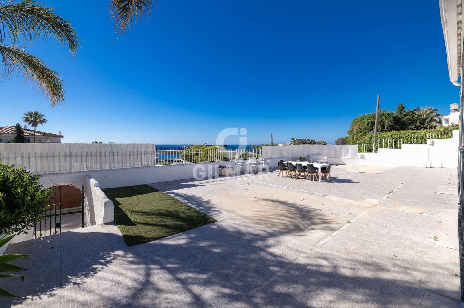 4 sypialnia Willa na sprzedaż w Estepona z basenem garażem - 1 000 000 € (Ref: 9885176)