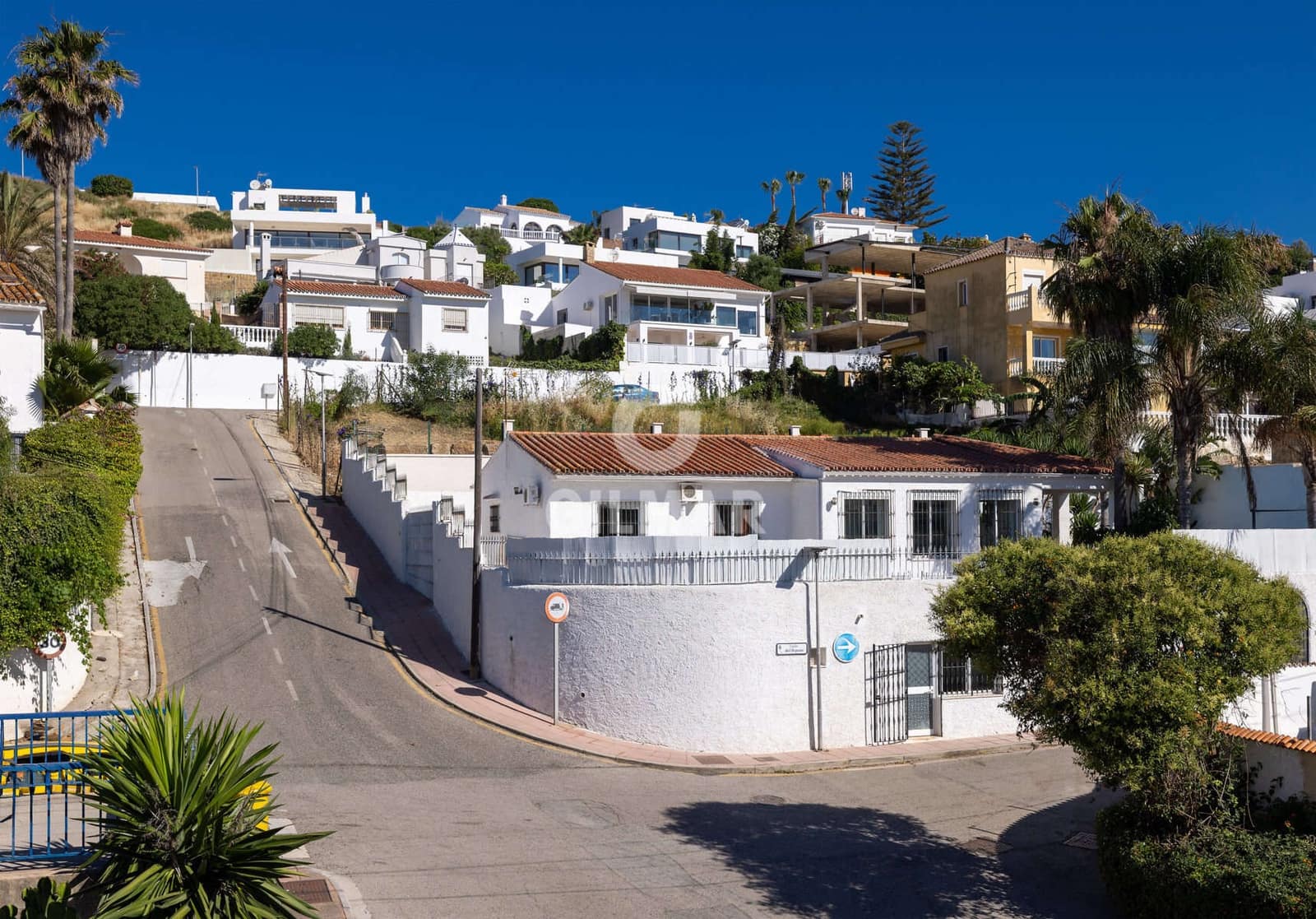 4 sypialnia Willa na sprzedaż w Estepona z basenem garażem - 1 000 000 € (Ref: 9885176)