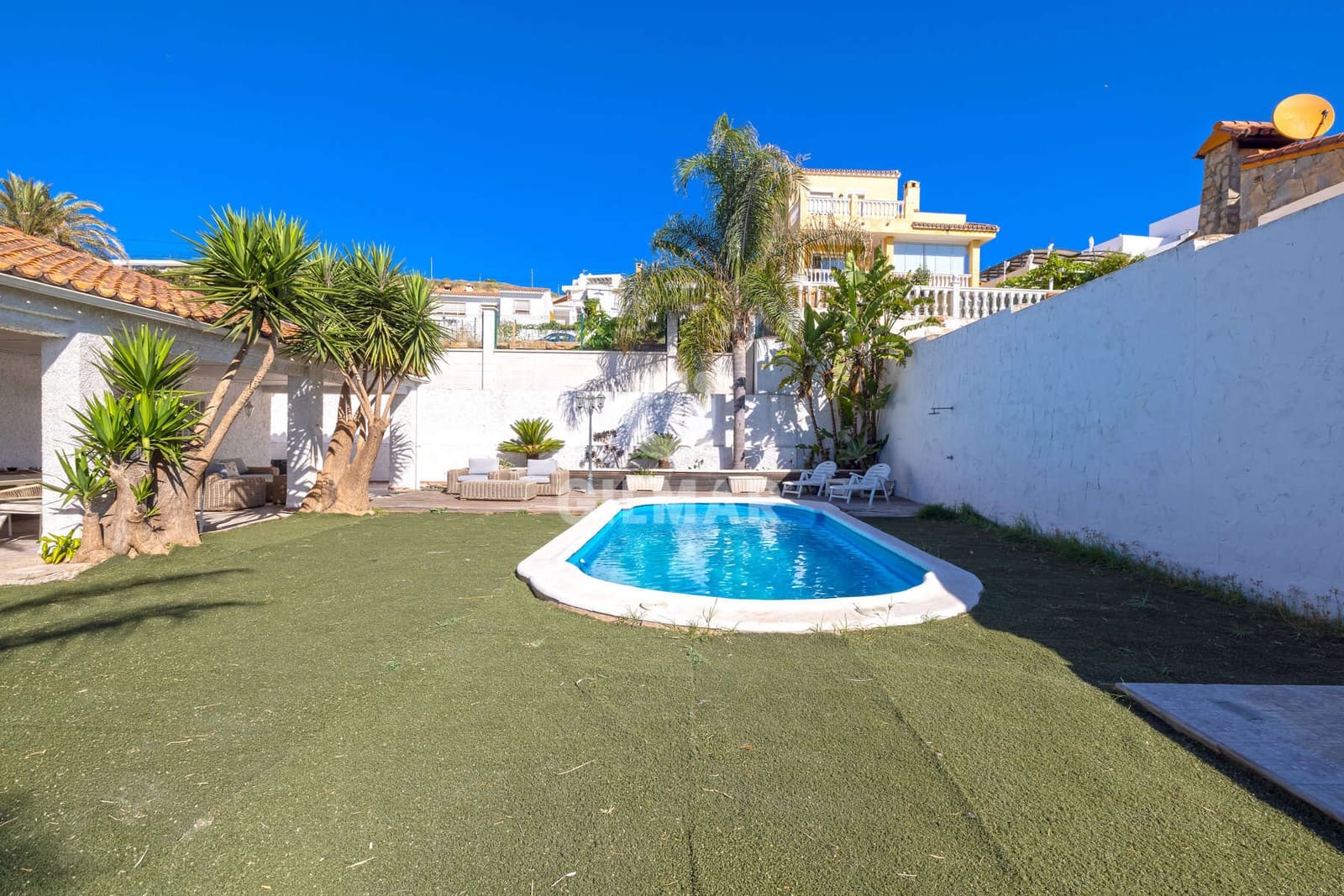 4 sypialnia Willa na sprzedaż w Estepona z basenem garażem - 1 000 000 € (Ref: 9885176)
