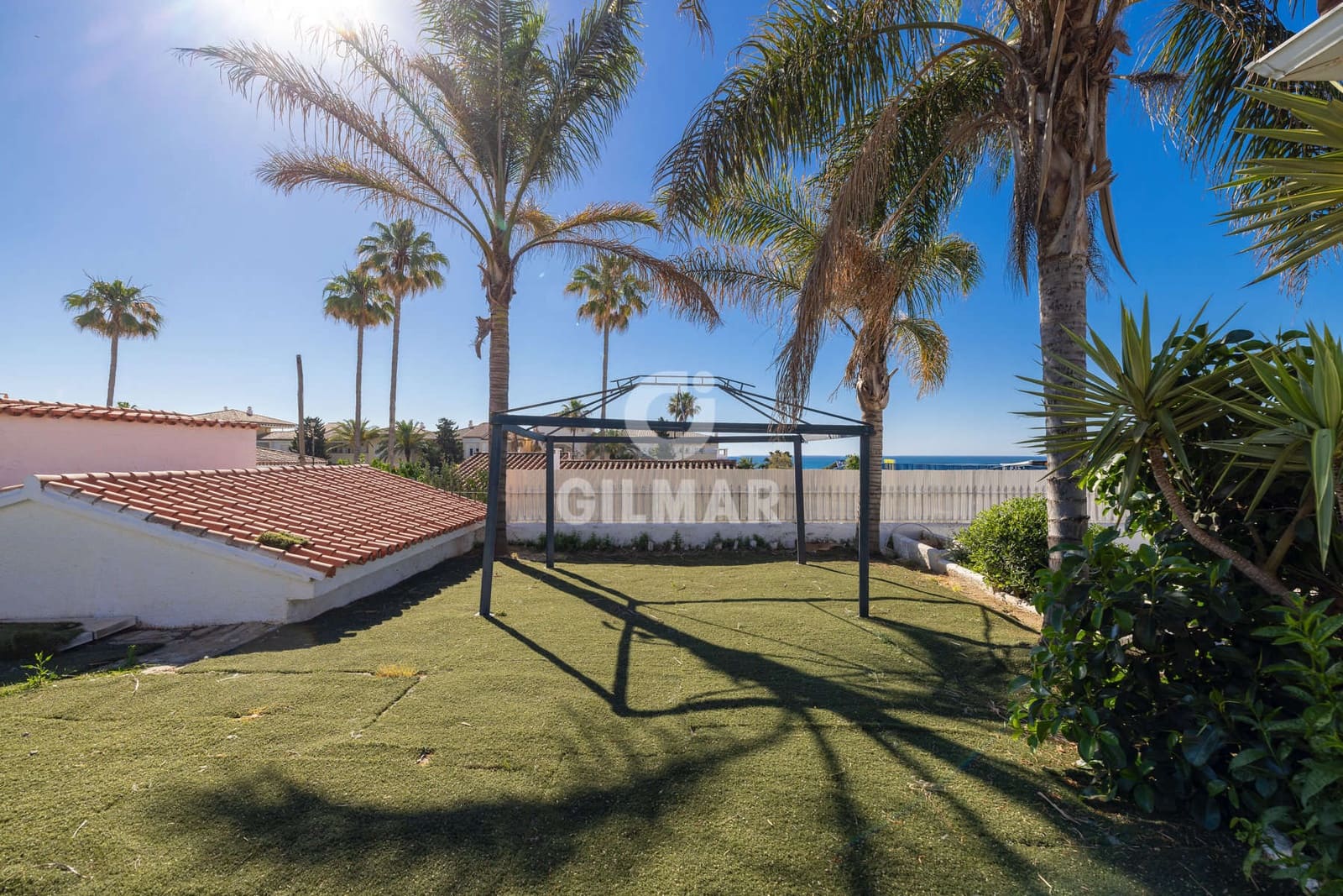4 sypialnia Willa na sprzedaż w Estepona z basenem garażem - 1 000 000 € (Ref: 9885176)