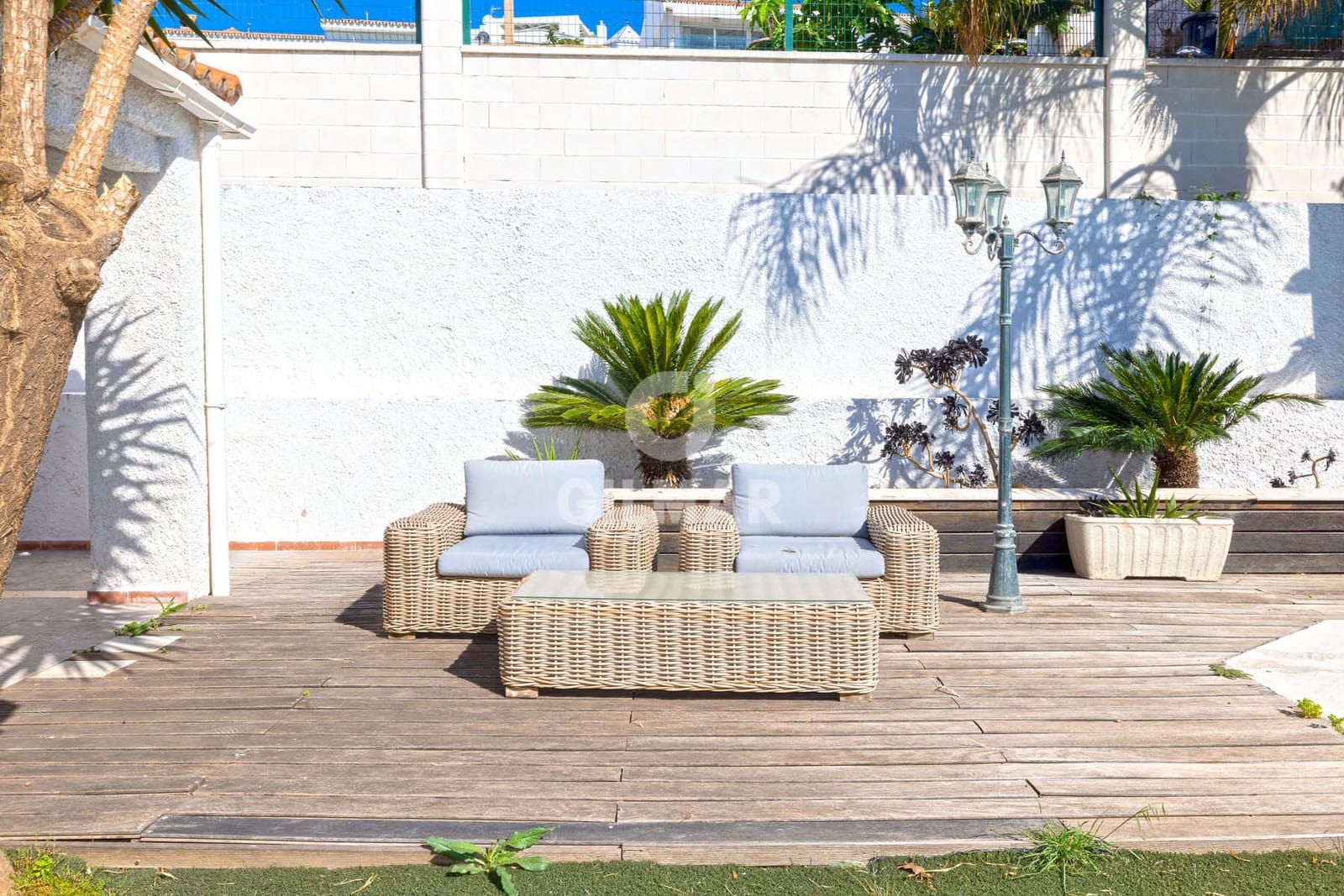 4 sypialnia Willa na sprzedaż w Estepona z basenem garażem - 1 000 000 € (Ref: 9885176)
