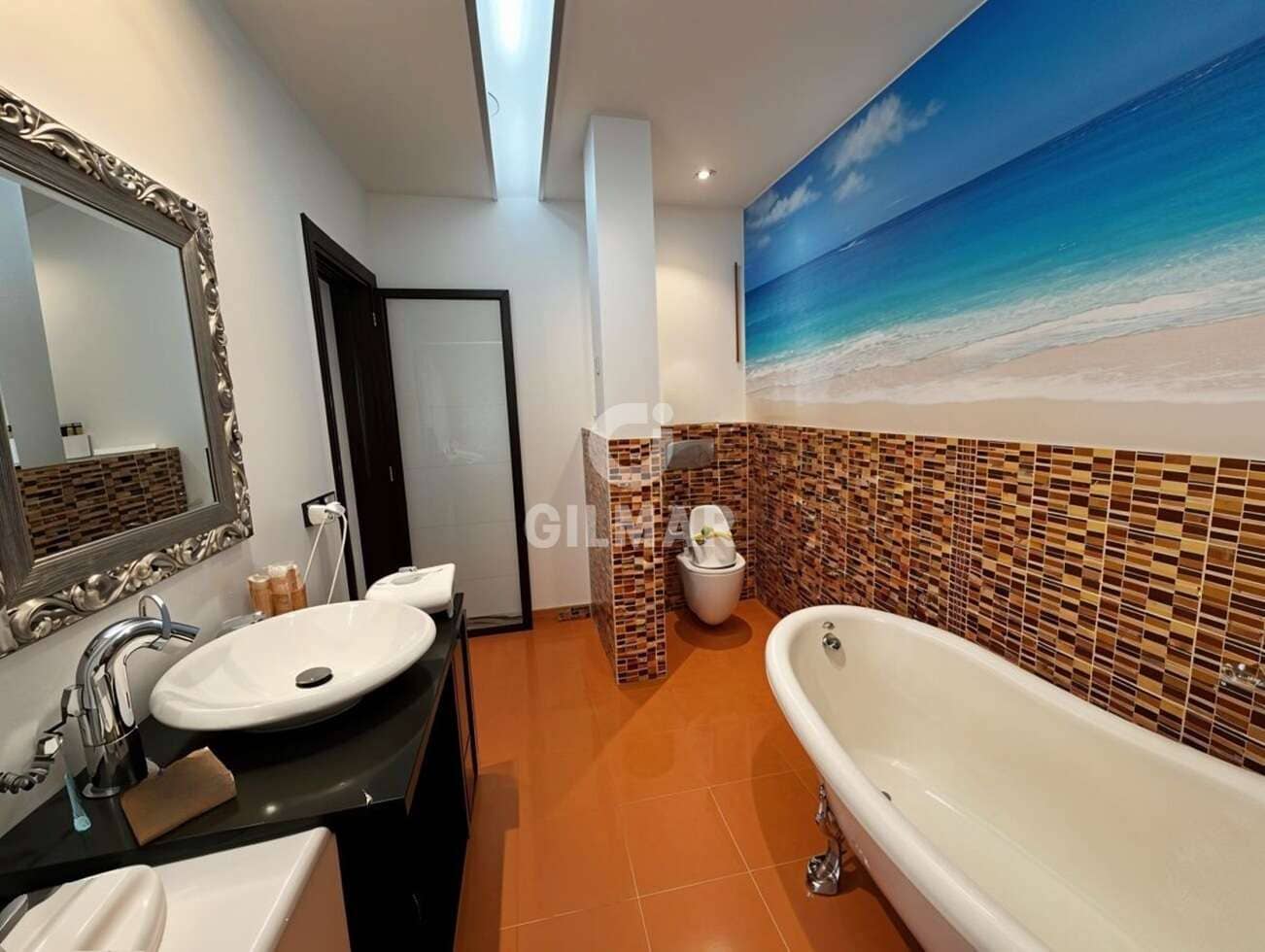 Chalet de 3 habitaciones en Costa del Silencio en venta con piscina garaje - 670.000 € (Ref: 9890983)