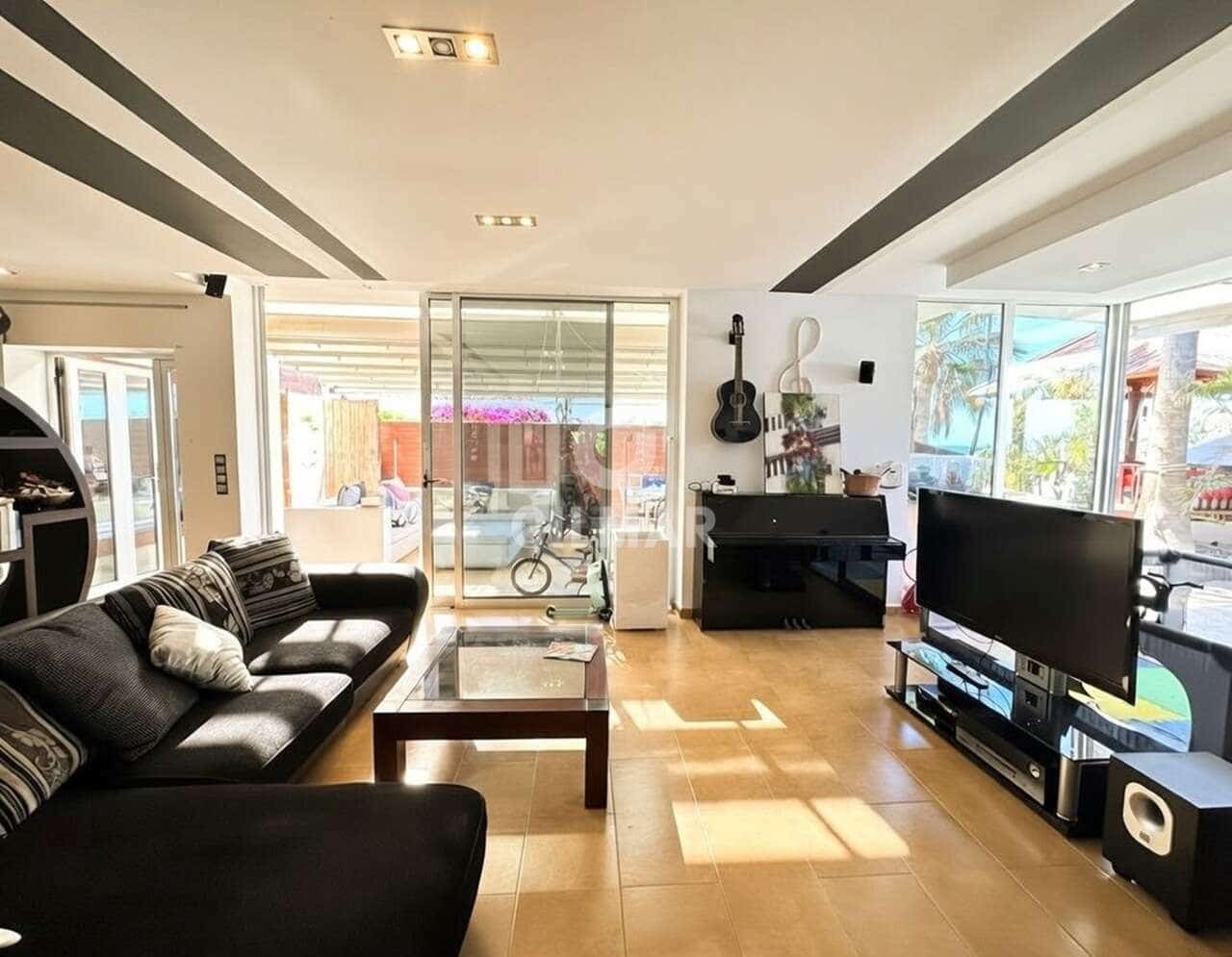 Chalet de 3 habitaciones en Costa del Silencio en venta con piscina garaje - 670.000 € (Ref: 9890983)