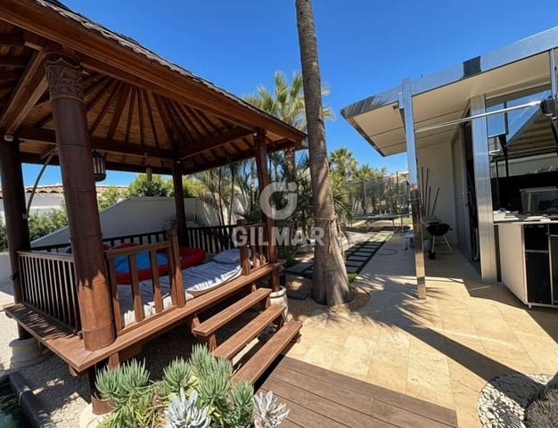 3 soveværelse Villa til salg i Costa del Silencio, Arona med swimmingpool garage - € 670.000 (Ref: 9890983)
